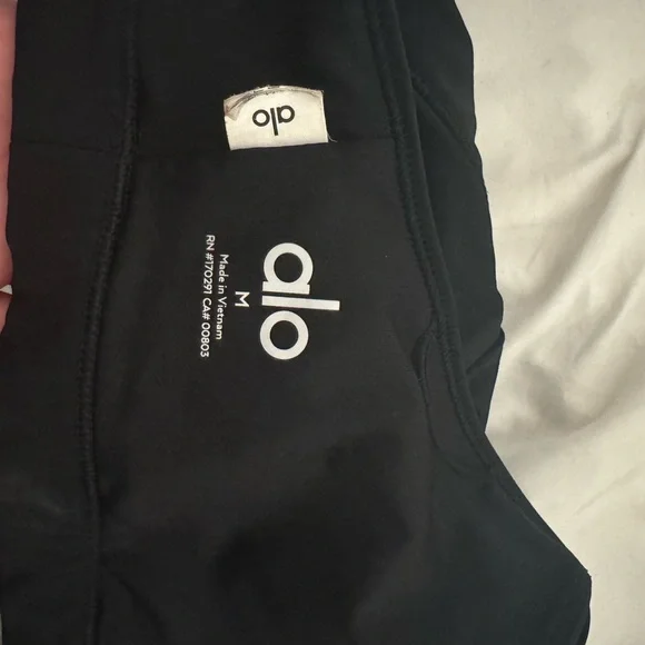 ALO Yoga Black Intrigue Bra - Picture 4 of 4